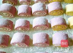 Illustration of how to make colorful flower rolls 10