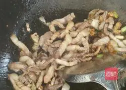 Illustration of how to make rice dumpling-flavored lentil braised noodles 8