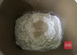 Illustration of how to make hamburger embryos (meal buns) 1