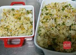 Illustration of how to make shrimp and cheese colorful baked rice 11