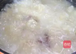 Illustration of how to make wolfberry and white fungus porridge 6