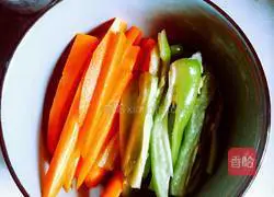 Illustration of how to make tomato pasta 1