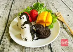 Illustration of how to make penguin rice balls for children 8