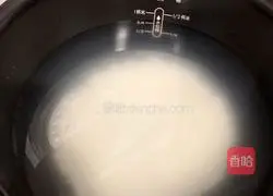 Illustration of how to make preserved egg and lean meat porridge 5