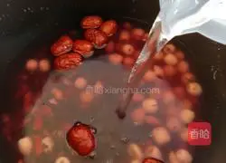 Purple sweet potato, black rice and lotus seed porridge Practice illustration 5