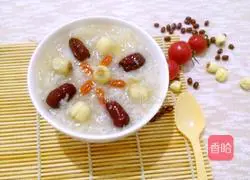 Illustration of how to make glutinous rice, white fungus and lotus seed porridge 7