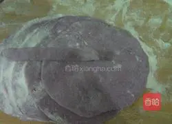 Illustration of how to make purple potato rose rolls 8