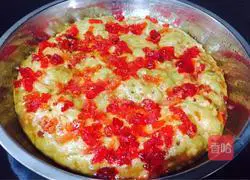 Illustration of how to make red candy preserved cake 6