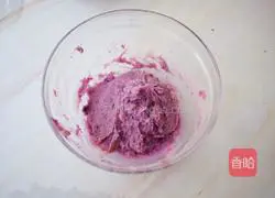 Illustration of how to make purple sweet potato and taro yogurt box 13