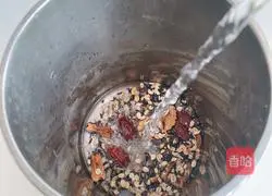 Illustration of how to make oatmeal and black rice paste 3