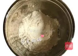 Illustration of how to make buckwheat noodle and black wolfberry hair cake 1