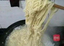 Illustration of how to make sweet and sour spicy cold noodles 2