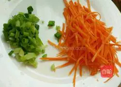 Illustration of how to make fried rice noodles with eggs 3