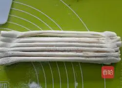 Illustration of how to make rolled flower rolls 10