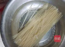 Illustration of how to make lard rice noodles 2