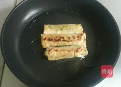 Illustration of how to make spring rolls with chives, eggs and vermicelli 18