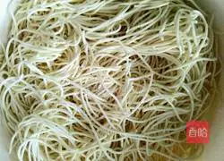 Illustration of how to make braised noodles with mushrooms and beans 4