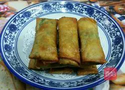 Illustration of how to make shepherd's purse and shrimp spring rolls (mustard flavor) 11