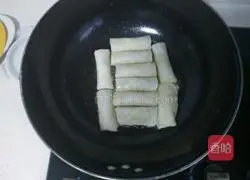 Illustration of how to make fennel and egg spring rolls 11