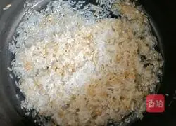  Illustration of how to make rice, brown rice and peanut porridge 4