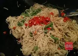 Illustration of how to make braised beans and noodles 4