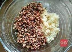 Illustration of how to make three-color quinoa rice balls with mushrooms and shrimps 13