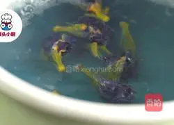 Illustration of how to make purple sand and blue flower glutinous rice cake 1