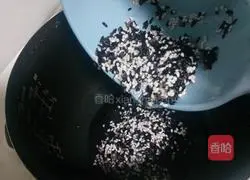 Osmanthus purple rice porridge recipe illustration 3