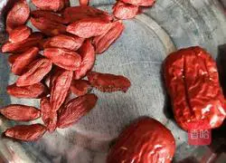 Illustration of how to make healthy porridge in autumn and winter 3