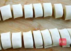 Illustration of how to make milk-flavored flower roll 11