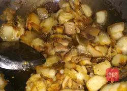 Illustration of braised rice with broad beans and peas 4