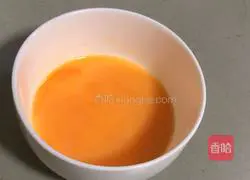 Baby complementary food egg porridge recipe illustration 2