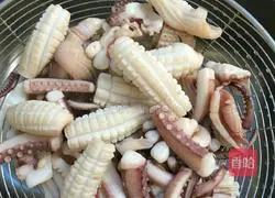 Illustration of how to make squid rolls 4