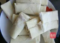 Illustration of how to make fried spring rolls 2