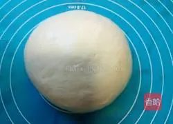 Illustration of how to make scallion and ham sausage rolls 3