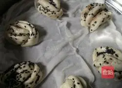 Illustration of how to make sesame rolls 4