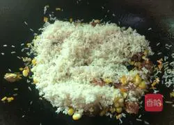 Illustration of braised rice with mushrooms and sausage 7