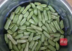 Illustration of how to make braised beans and noodles 3