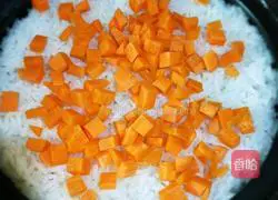 Illustration of how to make claypot rice with mushrooms and chicken 12