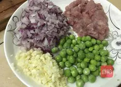 Illustration of how to make tomato meat sauce pasta 3