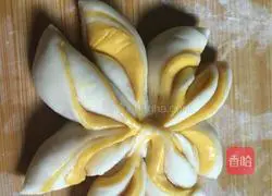 Two-color chrysanthemum roll Illustration of how to do it 9