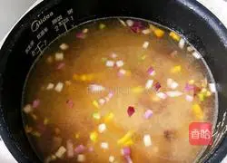 Illustration of how to cook sausage and rice 20