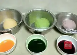 Illustration of how to make rose rolls 1