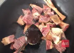 Illustration of how to make chicken stewed sweet potato pot stickers 3