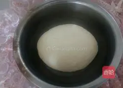 Illustration of how to make milk, chive and scallion flower rolls 3