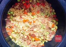 Illustration of three-color braised rice with sausage 12