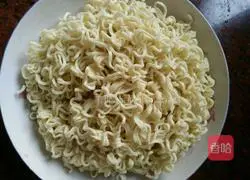 Illustration of how to make braised beans and noodles 2