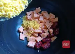 Illustration of how to make sweet potato, red dates and millet porridge 4