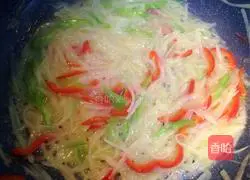 Illustration of how to make shredded potato burritos 7