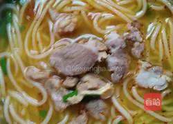  Illustration of how to make mutton soup noodles 6